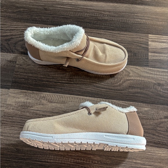 Fuzzy off-brand hey dudes - Picture 4 of 6